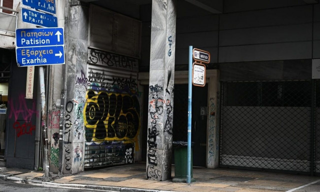 Σοκ με το έμβρυο στα Εξάρχεια: Πώς βρέθηκε στο φρεάτιο, τα δύο σενάρια