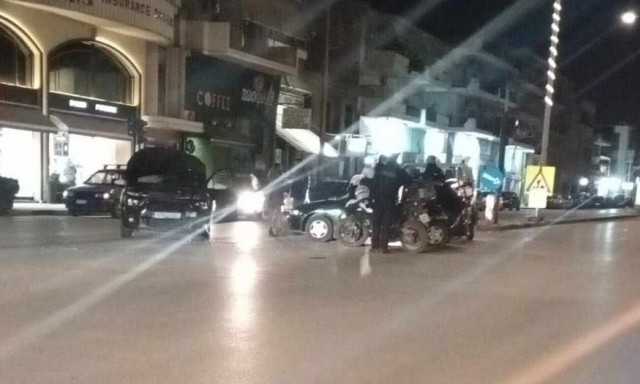 Λάρισα: Σφοδρή σύγκρουση οχημάτων με εγκλωβισμό – Μία νεαρή τραυματίστηκε