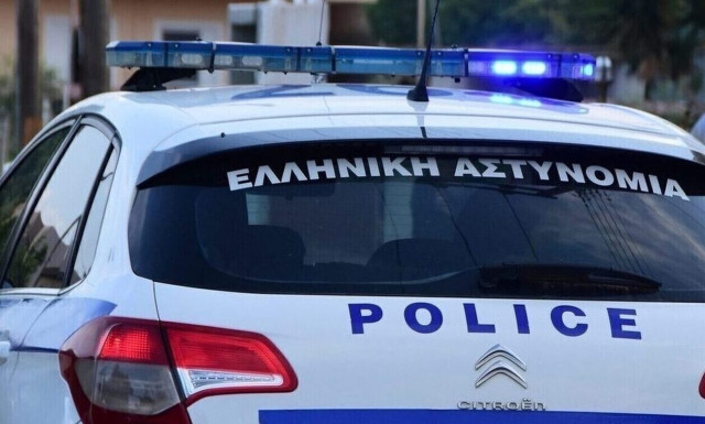 Βόλος: Εξαπάτησε ηλικιωμένη και του πέταξε από το μπαλκόνι 15.000 ευρώ