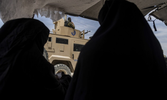 Συρία: Πρώην «νύφες» του Ισλαμικού Κράτους εκπλιπαρούν να επιστρέψουν σπίτια τους - Συγκλονιστικές