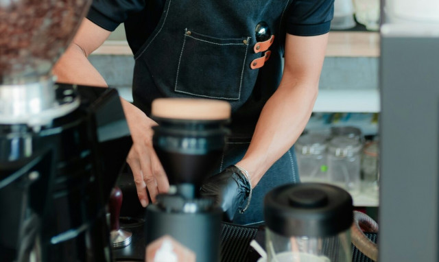 Πάτρα: Πώς 35χρονος Έλληνας σεφ άρπαξε 500.000 ευρώ από 60χρονη Αμερικανίδα, πουλώντας της έρωτα