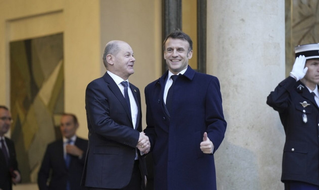 O Εμανουέλ Μακρόν με τον Όλαφ Σολτς