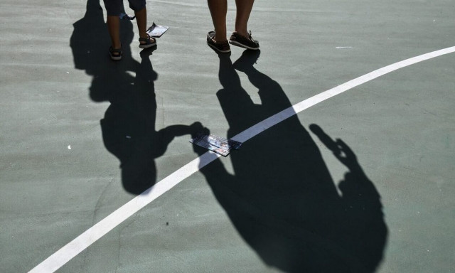 Σοκ στη Θεσσαλονίκη: Δεκαπέντε 17χρονοι έδειραν 15χρονο