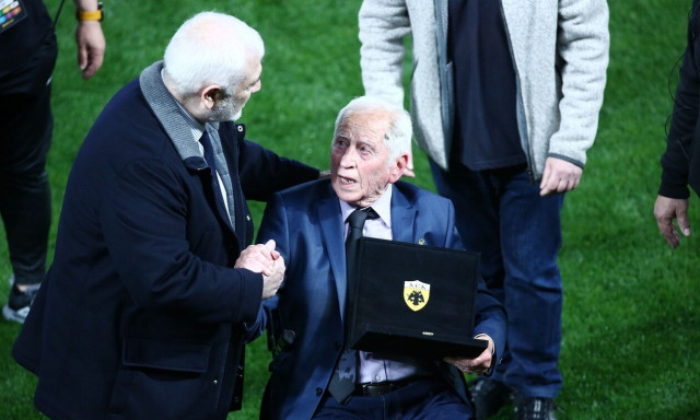 ΑΕΚ: Συγκίνηση και αποθέωση για τον Ανδρέα Σταματιάδη – Τιμήθηκε με το Μετάλλιο Τιμής