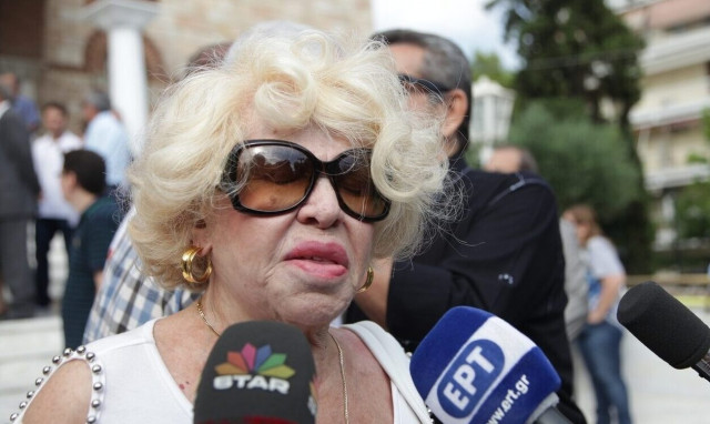 Δύσκολες ώρες για την Καίτη Γκρέυ - Εσπευσμένα στην εντατική