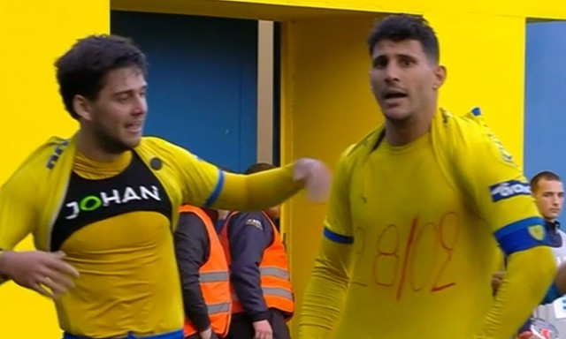 Παναιτωλικός - Ολυμπιακός: Ο Καρέλης αφιέρωσε στη μνήμη των θυμάτων στα Τέμπη το γκολ του Ντουάρτε