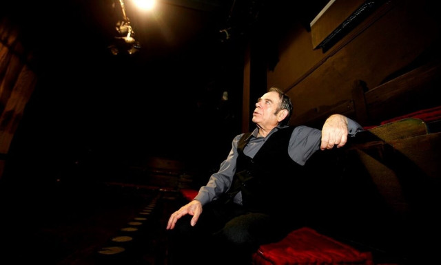 Ηλίας Λογοθέτης: Η «Γκαρσονιέρα για δέκα», ο Αγγελόπουλος και η τελευταία εμφάνιση στο «Έτερος Εγώ»