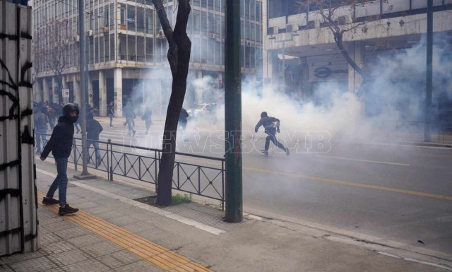 Πορεία για τα Τέμπη: Ένταση και στην Ομόνοια