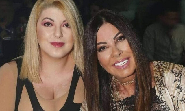 Η Άντζελα Δημητρίου μαζί με την κόρη της, Όλγα Κιουρτσάκη στο μνημόσυνο της μητέρας της