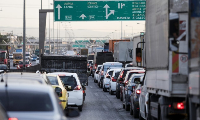 Κίνηση: Σύγκρουση οχημάτων στην Πέτρου Ράλλη - Στο κόκκινο ο Κηφισός