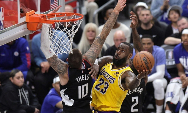 NBA: Ο αγέραστος ΛεΜπρόν έκρινε το ντέρμπι του Λος Άντζελες - Όλα τα αποτελέσματα και τα highlights