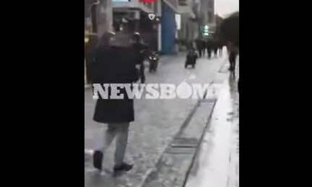 Βίντεο ντοκουμέντο λίγα λεπτά μετά την αιματηρή επίθεση με μαχαίρι στην Ερμού