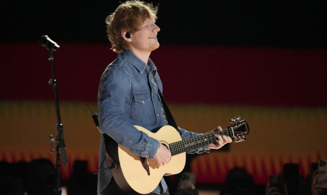 Εντ Σίραν: To «ευχαριστώ» στους γονείς του με μια τρίωρη ιδιωτική επίσκεψη στο Λούβρο