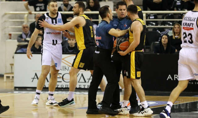 ΠΑΟΚ-ΑΕΚ: Ξύλο του Σχίζα με τον γυμναστή της Ένωσης