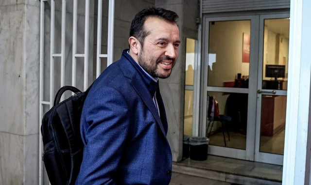 «Ουδέν σχόλιο» απαντά ο Παππάς στον Τσίπρα περί λανθασμένων χειρισμών για τις τηλεοπτικές άδειες