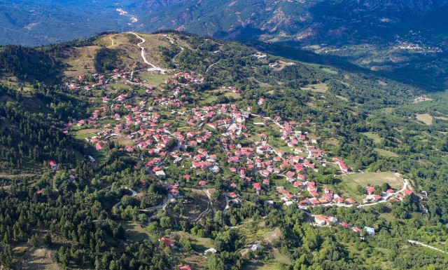 Χρυσομηλιά: Το χωριό που «μεγαλώνει» παιδιά - «Είμαστε μία μεγάλη οικογένεια», λένε οι κάτοικοι