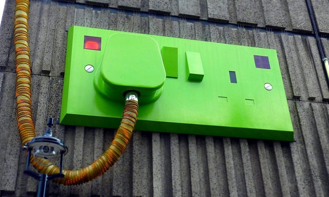 Σε «ελεύθερη πτώση» τα τιμολόγια ρεύματος