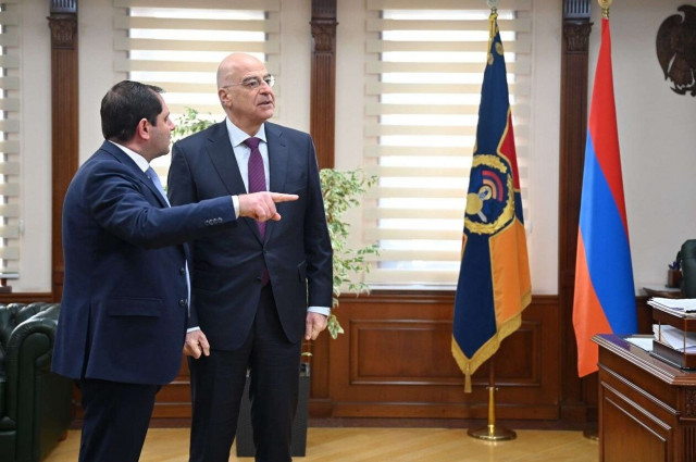 Στην Αρμενία ο Νίκος Δένδιας: «Ενδυναμώνουμε τις αμυντικές μας σχέσεις»
