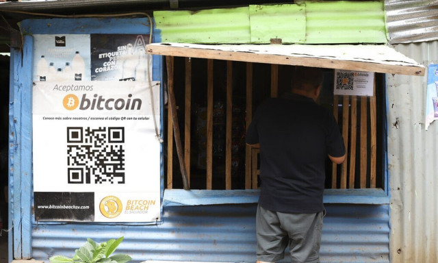 Βitcoin: Το «ράλι» των τιμών και η μυστηριώδης «φάλαινα» που αγόρασε crypto 3,2 δις δολαρίων