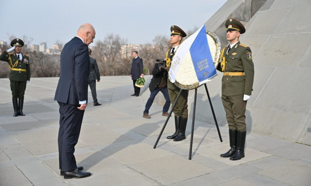 Επίσκεψη Δένδια στο Γερεβάν: Κατέθεσε στεφάνι στο Μνημείο Θυμάτων της Γενοκτονίας των Αρμενίων