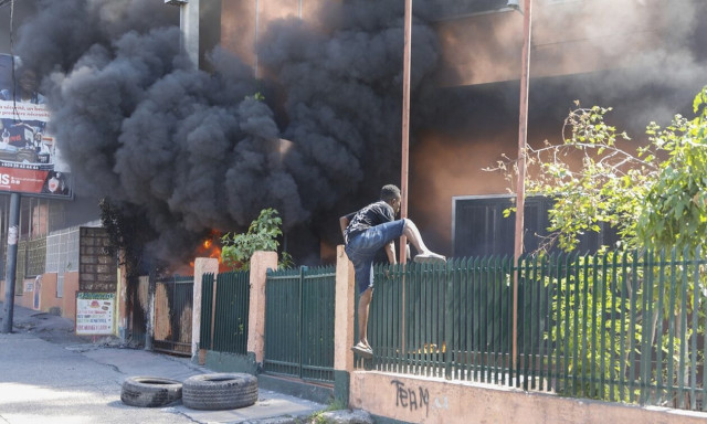 Χάος και αναρχία στην Αϊτή: Κρατούμενοι απειλούν να πάρουν τα ηνία της χώρας - Νεκροί και τραυματίες