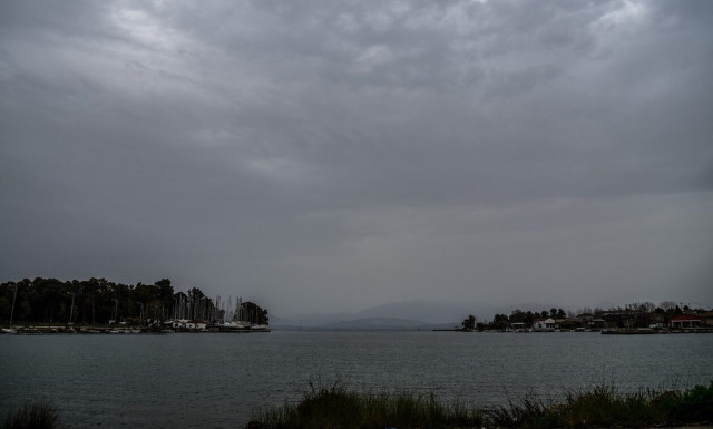 Καιρός: Με «κοκτέιλ» σκόνης και καταιγίδων η Δευτέρα – Η πρόγνωση για όλη την εβδομάδα
