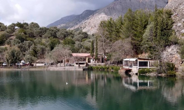 Λίμνη Ζαρού: Ένα υπέροχο τοπίο του Ψηλορείτη με καταπράσινα νερά