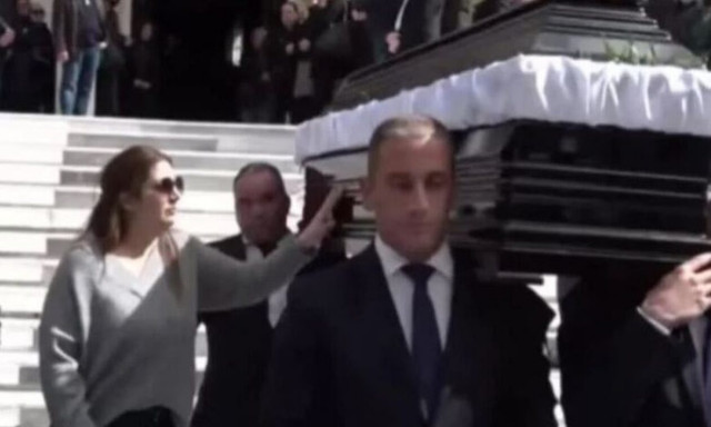 Νίκαια: «Στέλιο μου συγχώρεσέ με» - Βαρύ το κλίμα στην κηδεία του 39χρονου