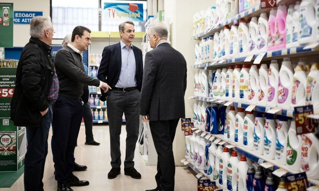 Ο Κυριάκος Μητσοτάκης σε σούπερ μάρκετ: Θα κάνουμε ό,τι πρέπει για φθηνότερο σαρακοστιανό τραπέζι