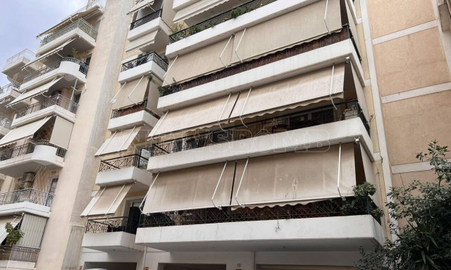 Συναγερμός στον Βύρωνα: Γυναίκα απειλεί να αυτοκτονήσει επειδή της κάνουν έξωση - «Δεν πάει άλλο»