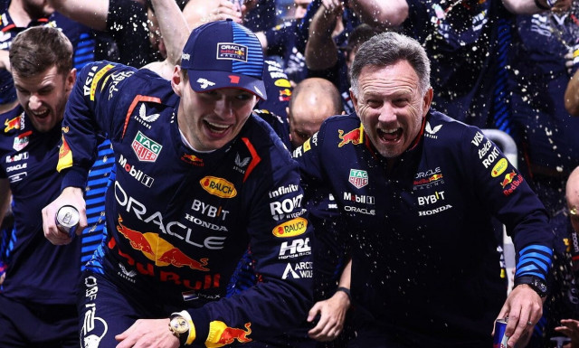 Βλέπει η Mercedes τον Max Verstappen;