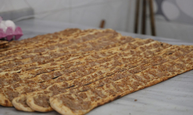 Μετά το μπακλαβά και το κοκορέτσι νέος ελληνοτουρκικός καυγάς για το ποντιακό ετλί εκμέκ