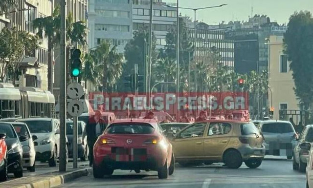 Καραμπόλα στο λιμάνι του Πειραιά - Αυξημένη η κίνηση στους κεντρικούς δρόμους