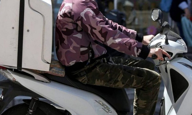 Βόλος: Ντελιβεράς τραυμάτισε αστυνομικό για να αποφύγει τον έλεγχο