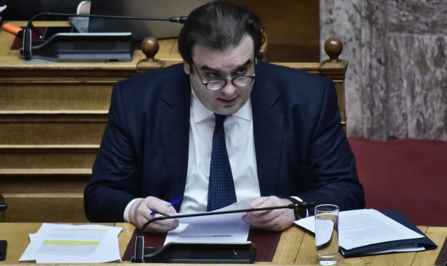 Κυριάκος Πιερρακάκης: Το άγχος του ΠΑΣΟΚ και οι πέντε κυβιστήσεις του Νίκου Ανδρουλάκη