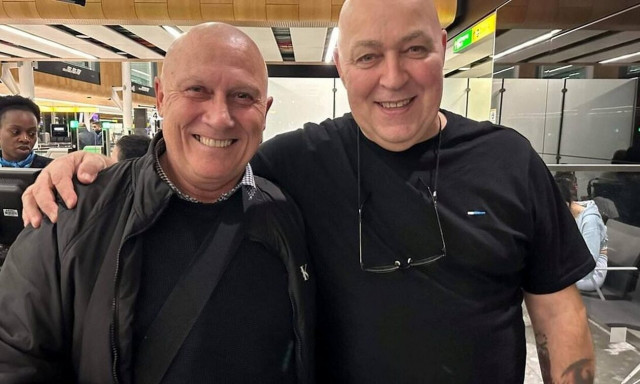 Όταν βρίσκεις το άλλο σου μισό σε πτήση...αλλά δεν είναι αυτό που φαντάζεσαι