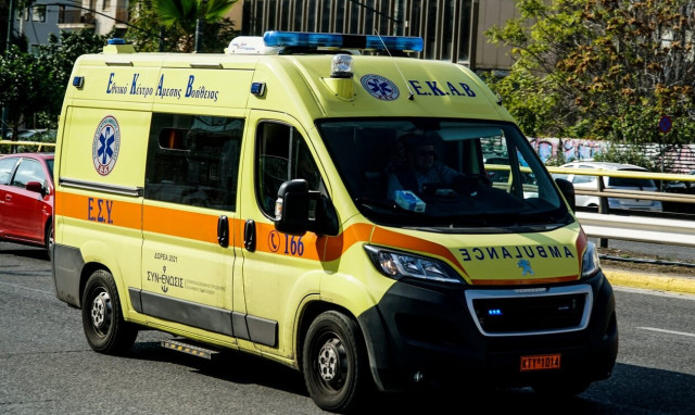 Επεισόδια στο Σύνταγμα: Οπαδοί της Μακάμπι επιτέθηκαν σε αλλοδαπό