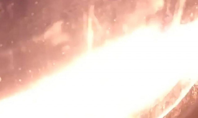 Τρόμος στον αέρα: Αεροπλάνο έπιασε φωτιά στον κινητήρα