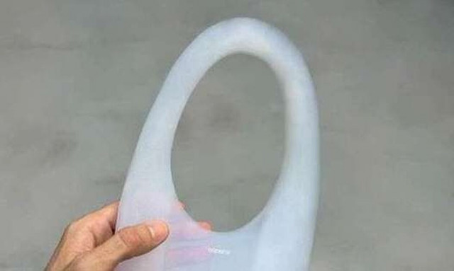 Παριζιάνικος οίκος μόδας μαζί με Έλληνα καθηγητή έφτιαξαν τσάντα από αέρα