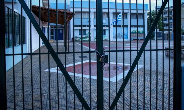 Απίστευτο περιστατικό στην Ίο: Μαθήτρια που είχε ντυθεί πρόβατο άρπαξε φωτιά σε προαύλιο σχολείου