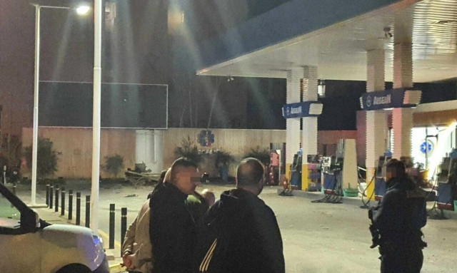 Πειραιάς: Ισχυρή έκρηξη σε χώρο στάθμευσης δίπλα από βενζινάδικο – Μεγάλες υλικές ζημιές