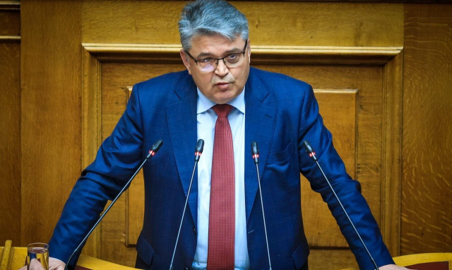 Νατσιός στη Βουλή: «Ιλουστρασιόν ιδιωτικά κολλέγια αντί του απαξιωμένου δημοσίου πανεπιστημίου»