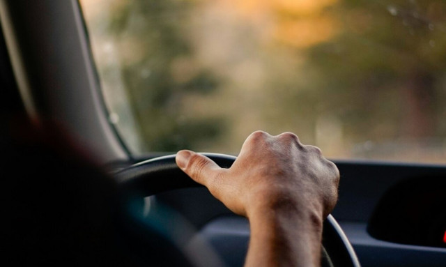 Πατέρας σκότωσε την 19 μηνών κόρη του κάνοντας όπισθεν με το αυτοκίνητό του