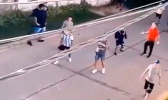 Πυροβολισμοί και πετροπόλεμος ανάμεσα σε οπαδούς της ίδιας ομάδας στην Αργεντινή