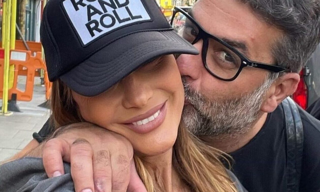 Βασίλης Μπισμπίκης: Η πρώτη φωτογραφία με την Δέσποινα Βανδή μετά την περιπέτεια υγείας του