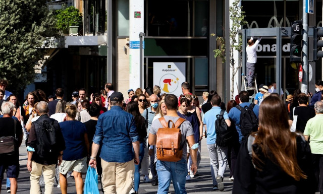 Διπλό σχέδιο στήριξης των εισοδημάτων: Επιταγή ακρίβειας 150 ευρώ το Πάσχα και αύξηση επιδομάτων