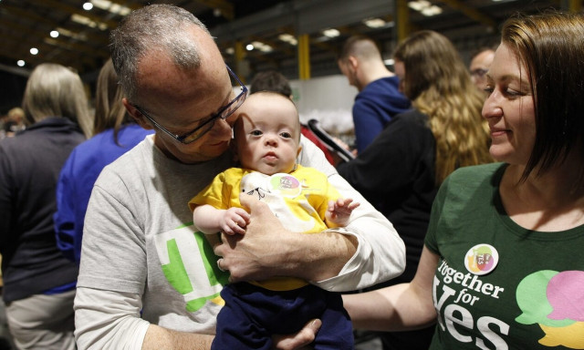 Ιρλανδία: Βροντερό «όχι» στις αλλαγές στον θεσμό της οικογένειας