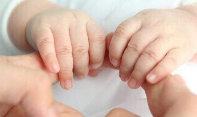 Επίδομα μητρότητας: Θέμα χρόνου η ενεργοποίηση σε μη μισθωτές – Τι προβλέπει η απόφαση