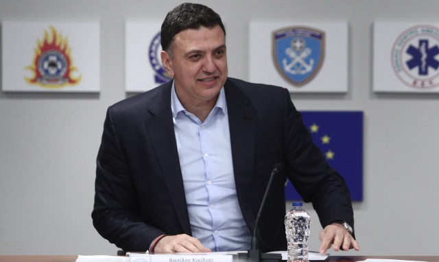 Κικίλιας σε μαθητές: Γίνετε εθελοντές, καλέστε στο 112 και βοηθήστε τους πυροσβέστες