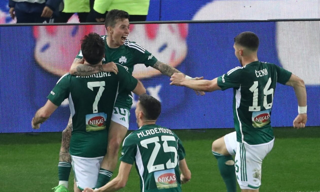 Παναθηναϊκός: Αποθεωτική υποδοχή από οπαδούς στους θριαμβευτές - «Πρωτάθλημα και Κύπελλο» (vid)